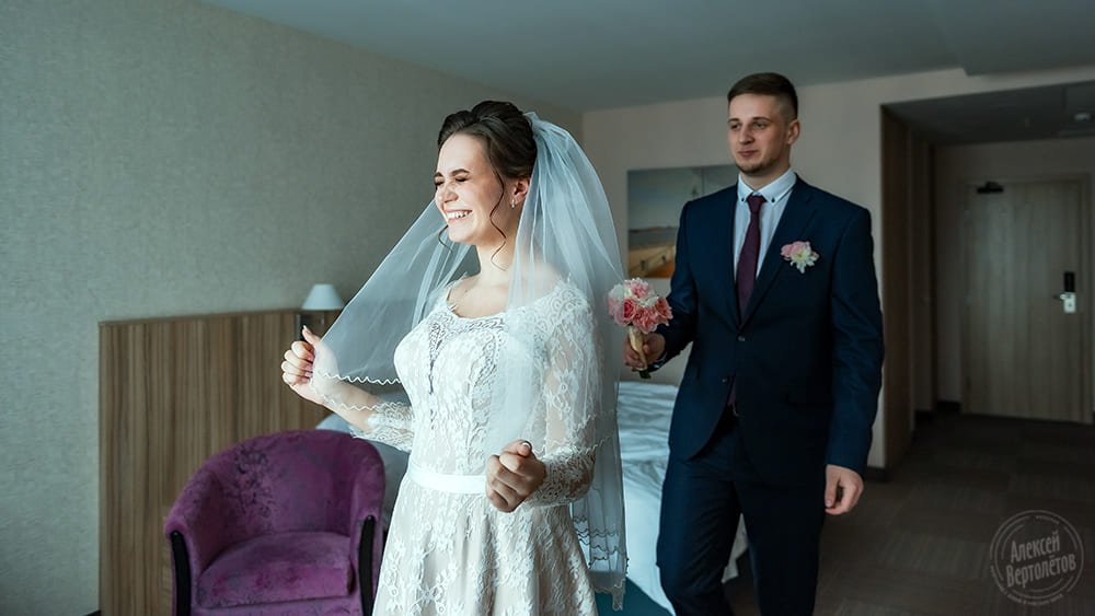 Утро невесты Сборы на свадьбу. Романтично. Свадебный фотограф в Санкт-Петербурге Алексей Вертолетов.