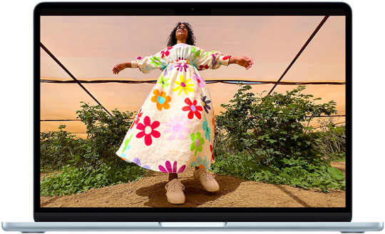 MacBook Air 13″, showcasing Liquid Retina display