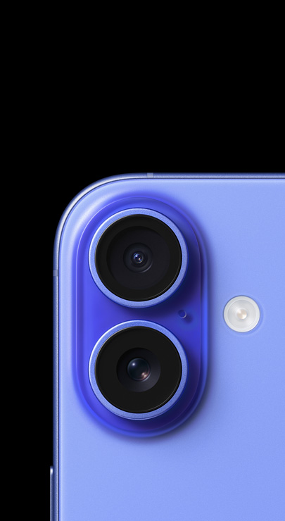 Det vänstra hörnet på en iPhone i ultramarin med två kameraobjektiv vertikalt på baksidan av telefonen