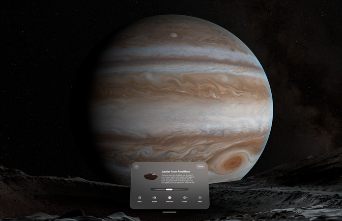 Apple Vision Pro 的環境模式，展示局部被黑暗籠罩的木星